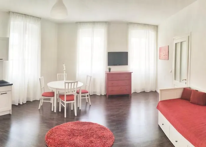 Helle Zweiraumwohnung In Wohngebiet דירה *