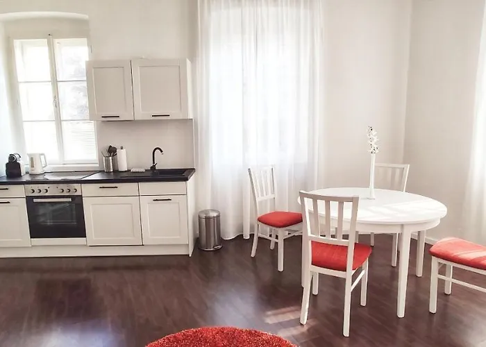 Helle Zweiraumwohnung In Wohngebiet דירה